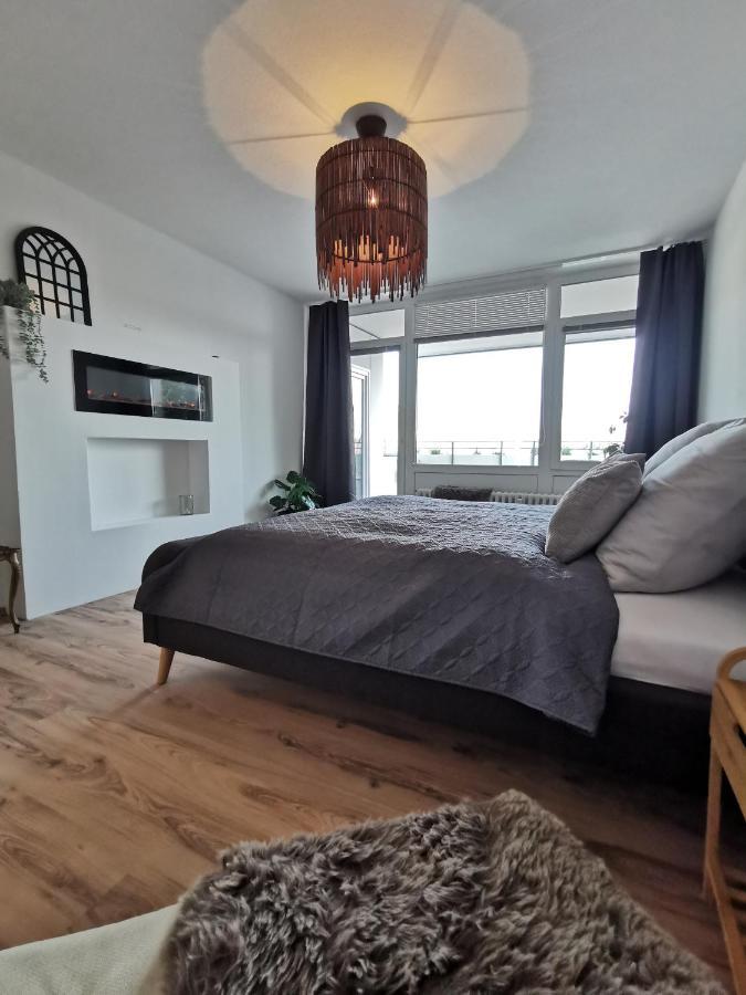Up Wulkje21 Neu Renovierte Wohnung Mit Pkw Stellplatz Emden Exterior foto